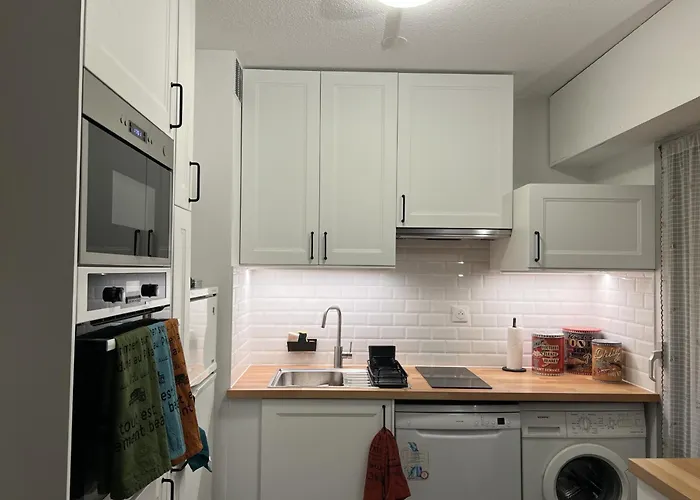 Appartement T2 Rez-de-jardin Proche à Avec Parking - Fr-1-474-284 *